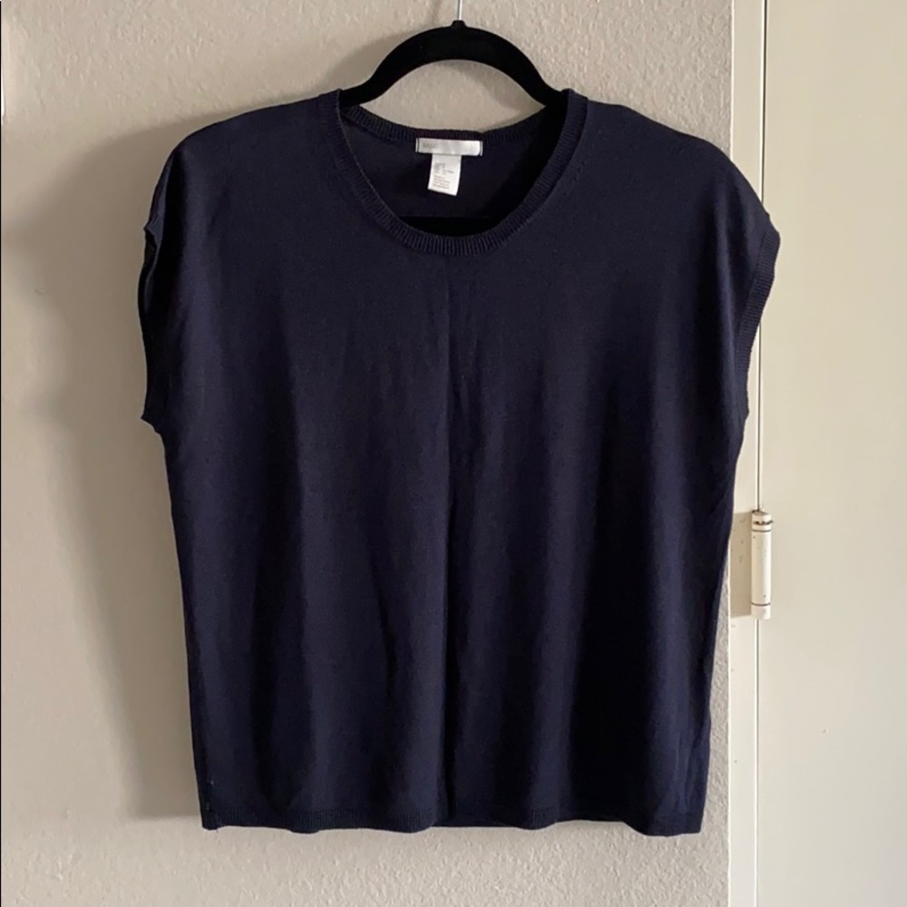 H&M sleeveless knit top.
